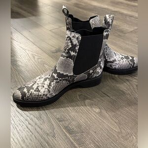 Treasure & Bond Black and Gray Snakeskin Ankle Boots